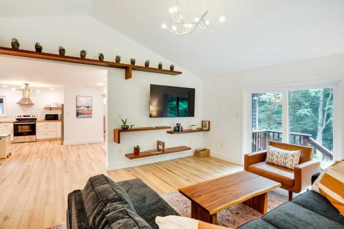 Saugerties House | Fully Remodeled Saugerties Retreat on 7 Acres!