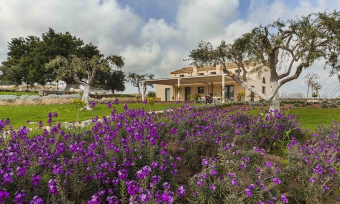 Avola Villa | Fully staffed property with pool, lemon grove and direct access to the beach