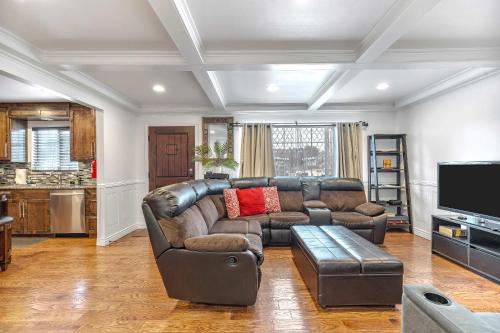 Seaside House | Fully Updated 3 BDR Seaside Home Minutes to Beach