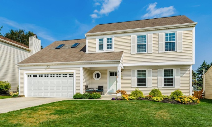 Kilbourne House | Fully updated w/Large great room for family time, game room, Close to Zoo!