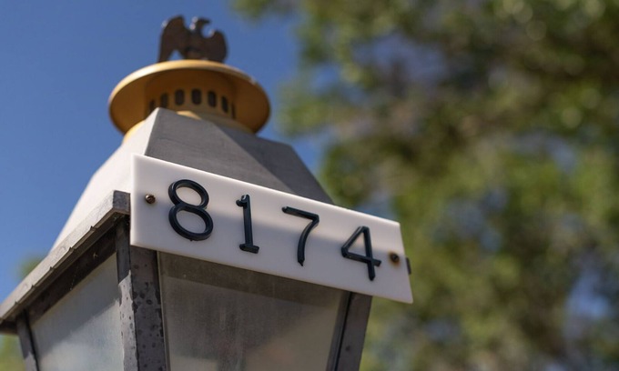 Salida House | Fun and Eclectic McNiffityville! Dog Friendly - Near Town!