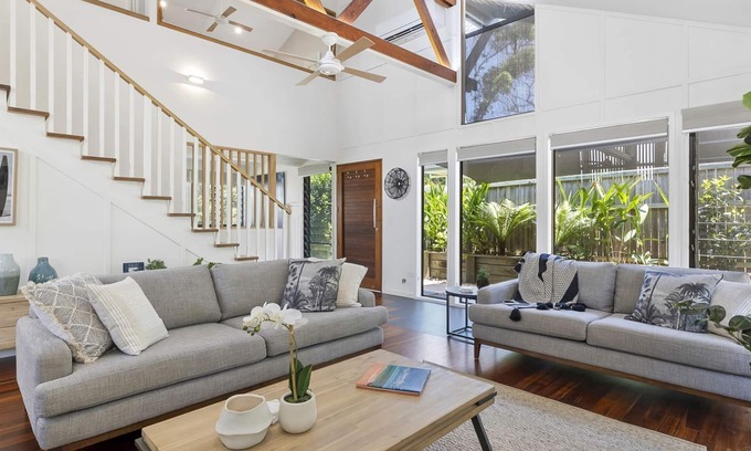 Sunshine Beach House | Fun in Ferris - Everything you need! Pool Sleeps Upto 6