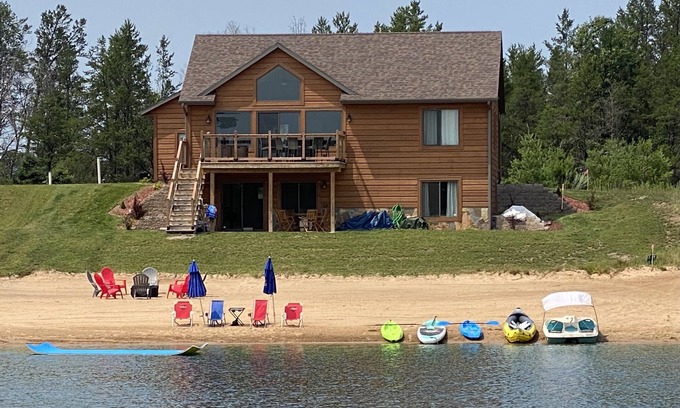 New Lisbon House | Fun on the Beach, minutes from Castle Rock Lake! EV friendly too! -Hot Tub-!
