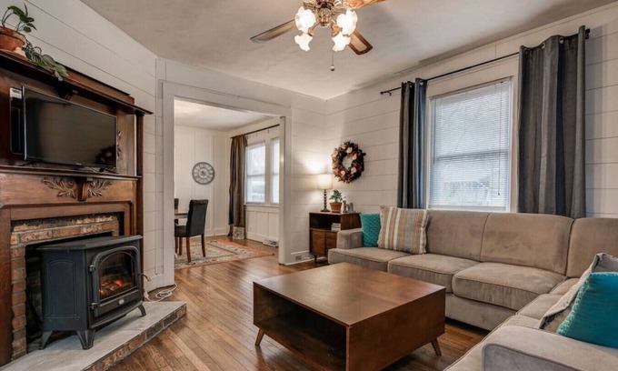 Candler Cottage | Fun Rec room, Hot Tub & Mountain View’s 2 King Rooms