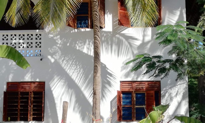 Jambiani Bed & Breakfast | Furaha Lodge right on the white sandy beach of Jambiani