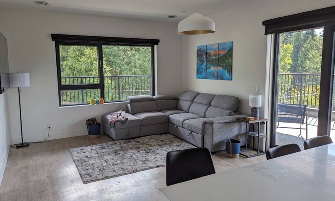 Revelstoke Condo | Furnished, 3 month min 3 Bd PENTHOUSE, deck, hot tub, Mack Plaza