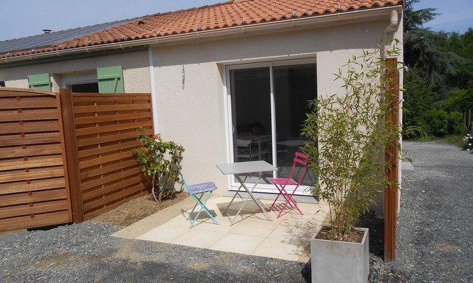 La Chapelle-Basse-Mer Apartment | Furnished apartment in the Nantes vineyards near the banks of the Loire River