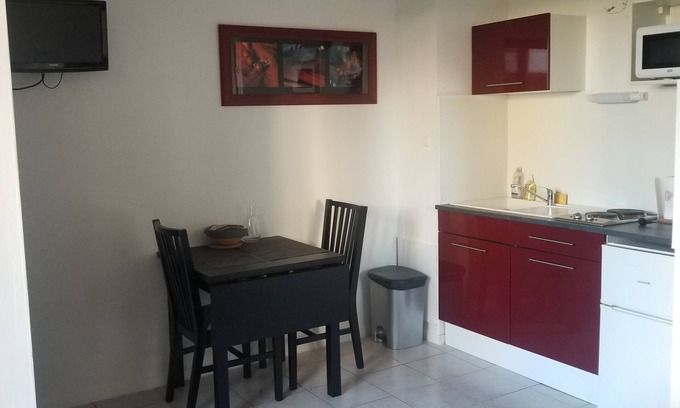 Courseulles-sur-Mer Apartment | Furnished one-storey studio 17m² with enclosed garden 300 metres from the sea