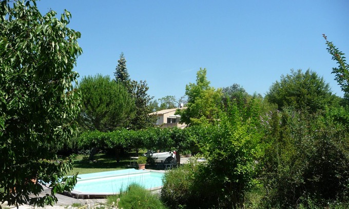 La Tour-d'Aigues Apartment | Furnished T2 (3 stars) with terrace and pool in the Luberon Côté Sud.