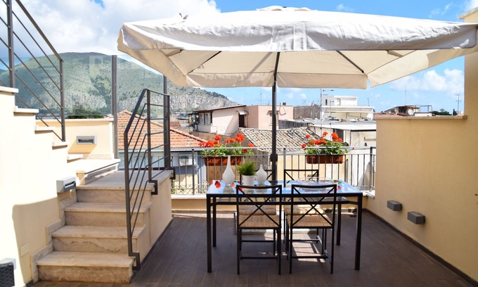 Mondello Apartment | Furnished three-room apartment with terraces