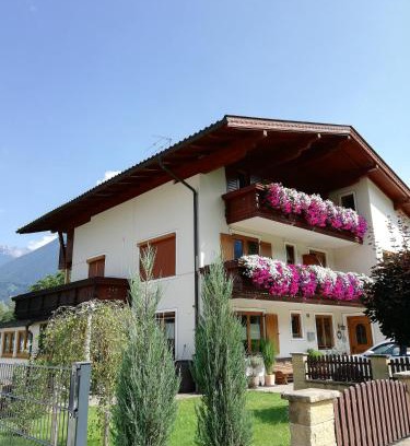 Buch in Tirol House | Gästehaus Hechenblaikner