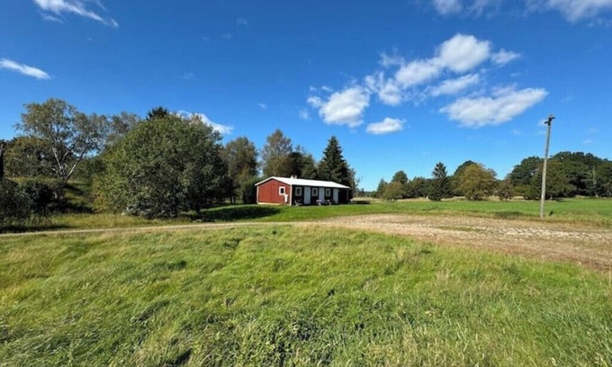 Forsheda House | Gård 2 hus, bastu, internet med fiber. Lugnt