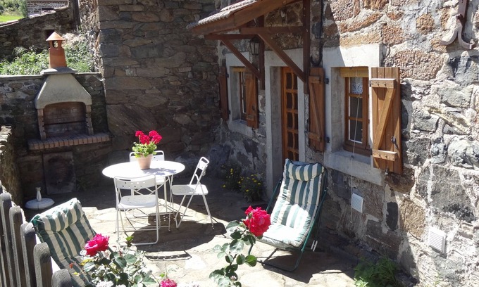 Chazelles House | Gîte 4/5 Pers à Chazelles Surplombant la Vallée de la Desges