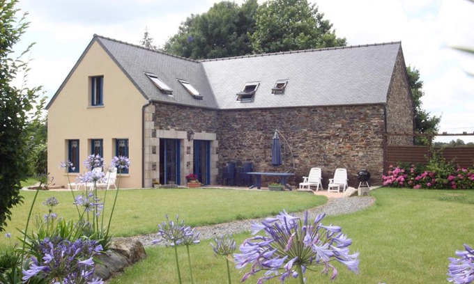 Plestin-les-Greves House | Gîte 4 km mer, 1 km centre ville, pour 8 pers