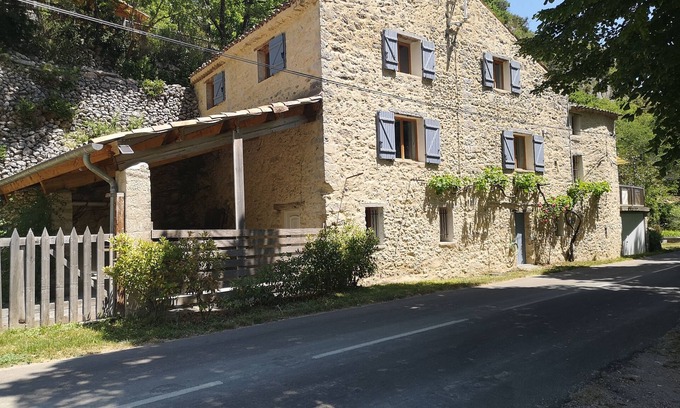 Reilhanette House | Gîte 6/8 persons with private swimming pool in drôme provençale