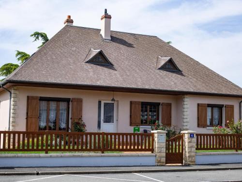 Artenay House | Gîte au cœur d'Artenay – 3 chambres, tout confort, à 25 min d'Orléans, proche commerces et musées - FR-1-590-123