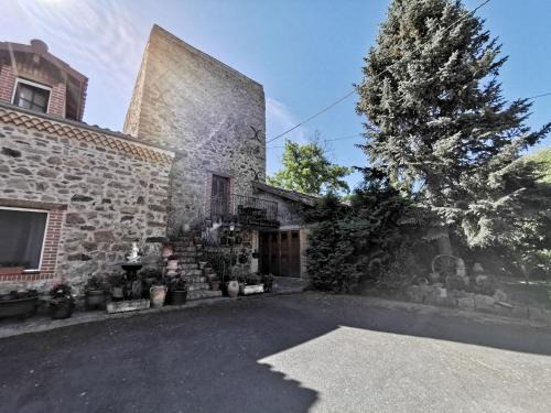 Lorlanges House | Gîte Authentique pour 2-3 Pers. avec Cour, Terrain et Pêche, à Proximité de Brioude et Blesle - FR-1-582-353