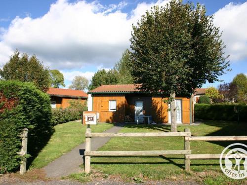 Usson-en-Forez House | Gîte avec Cheminée, Terrasse et WiFi - Animaux Acceptés - FR-1-496-163
