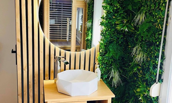 Feignies House | Gîte Avec Suite de Luxe et Bain à Remous