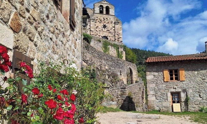Tiranges House | Gîte Chez Hélène in Chalencon