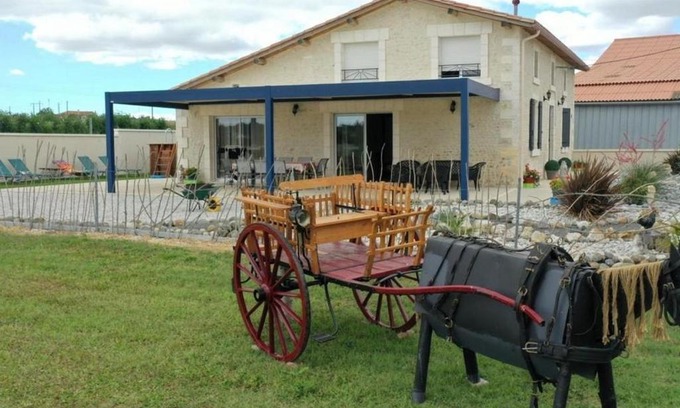 Salles-de-Barbezieux House | Gîte Charentais avec piscine, terrasse, et pêche - confort moderne et charme rural - FR-1-653-87
