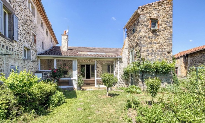 Villeneuve-dʼAllier House | Gîte "Chez Papi" Country house near Allier