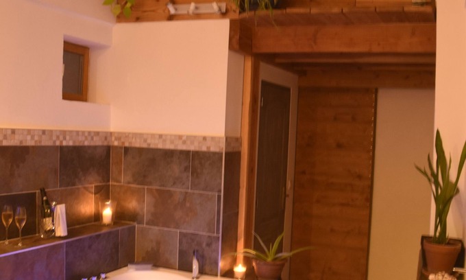 Pegairolles-de-Bueges Apartment | Gîte de Luxe Dans la Vallée de la Buèges, Jacuzzi en Amoureux!
