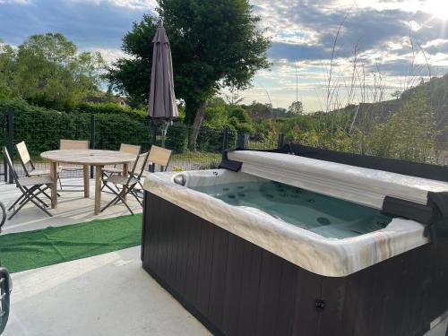 L'Etoile House | Gîte des 5 cépages avec jacuzzi 3 étoiles