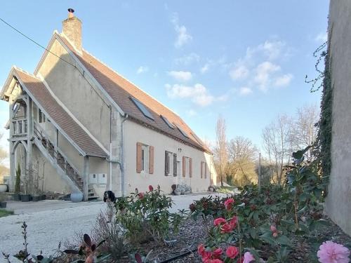 Saint-Firmin-sur-Loire House | Gîte en forêt avec jardin, terrasse et parking près de la Loire - FR-1-590-530