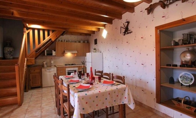 Boisset House | Gîte en pierre avec terrasses, proche de sites médiévaux, idéal pour famille avec équipements bébé. - FR-1-582-256