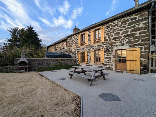 Freycenet-la-Tour House | Gîte familial en Haute-Loire avec terrain clos, à proximité de l'Ardèche et des stations de ski - FR-1-582-236