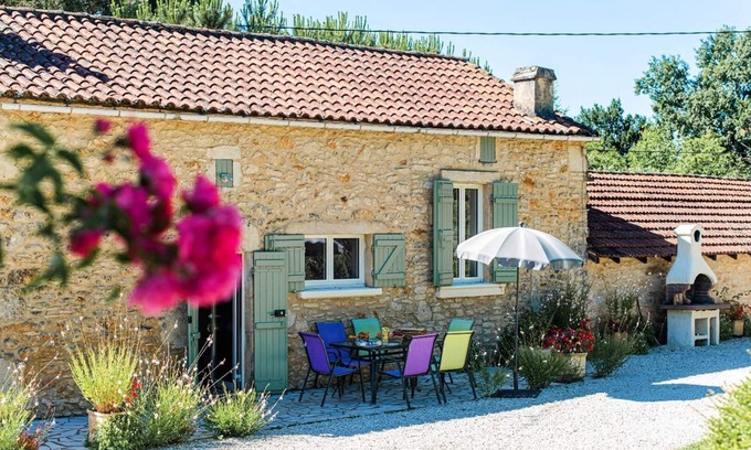 Blanquefort-sur-Briolance House | Gîte Le Cayroux avec piscine - proche Dordogne