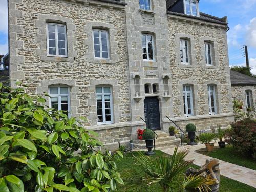 Lanhouarneau Apartment | GÎTE L'anglais, appartement privé en Duplex avec accès Jacuzzi à 10min des plages
