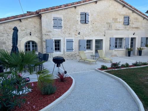 Saint-Meme-les-Carrieres House | Gîte La Rive Gauche