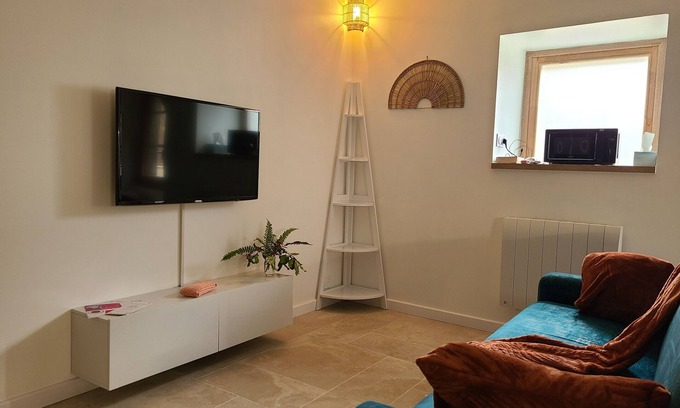Chateau-Verdun Apartment | Gîte la Rivière, Aston valley, resort shuttle, close to shops