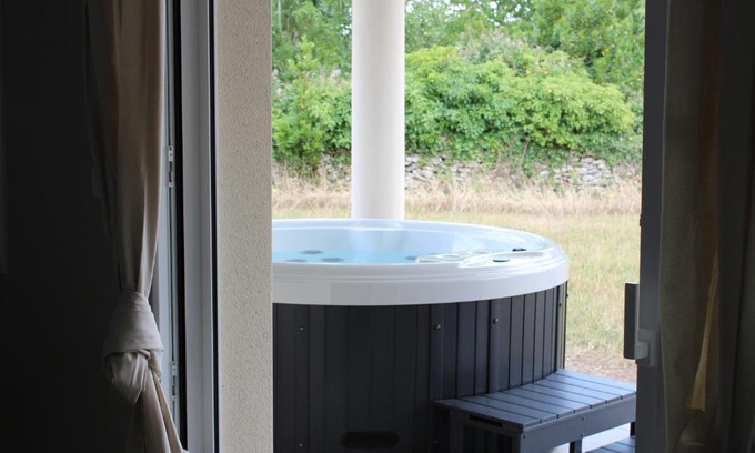 Fontenay-le-Comte House | Gîte Lou, Gîte famille et bien être avec jacuzzi