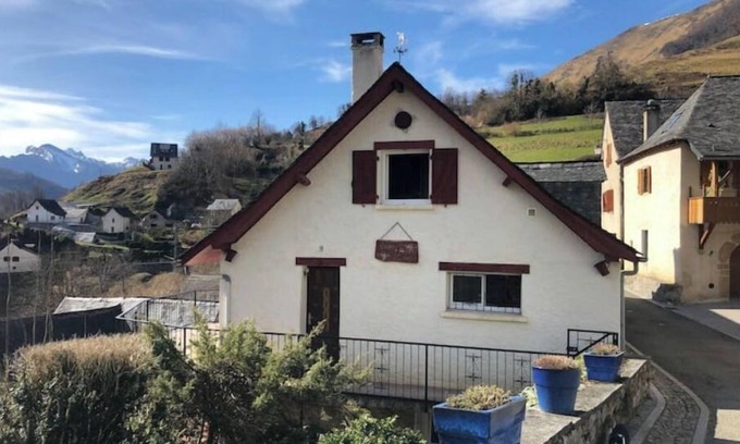 Aydius House | Gîte "malgré Tout"