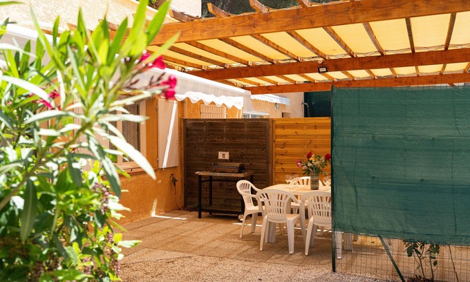 Velaux House | Gîte Pinède. Bas de Villa 2 Ch, Terrasse, Parking