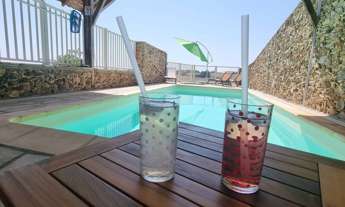 Maurs House | Gîte Piscine Cantal Lot. Charme/confort/loisirs. Corps Ferme Clos & Privatif