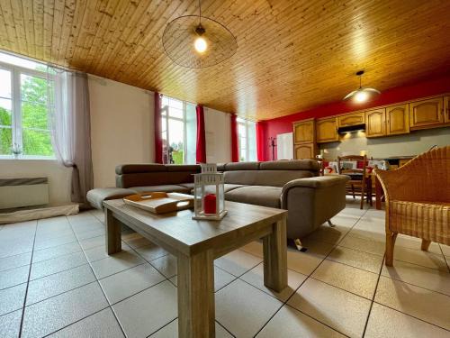 Saint-Julien-Molhesabate House | Gîte rénové 2018, au cœur de la nature, activités plein air, 3 chambres, jardin privatif, proche Via Fluvia - FR-1-582-261
