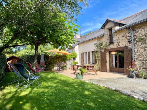 La Chevallerais House | Gîte rénové avec jardin, salle de jeux et vélos, près du Canal de Nantes à Brest - FR-1-306-1016