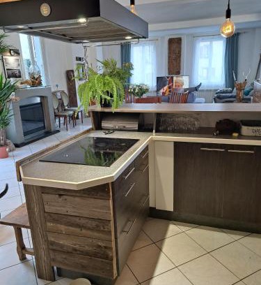 Theys House | GÎTE REDROOSTER HOME - 160m2, 4 ch, 2 sdb, fibre, parking, sauna, bain à remous