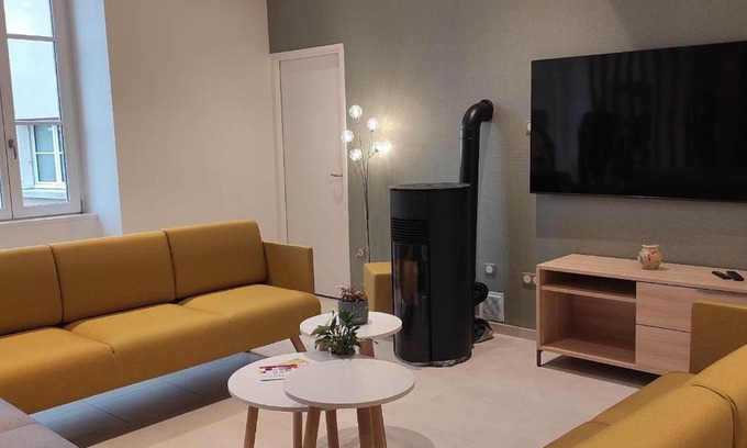 Loye-sur-Arnon House | Gîte Spacieux avec Cour, Terrasse et Salle de Jeux - Centre Bourg, Accessible PMR - FR-1-586-36