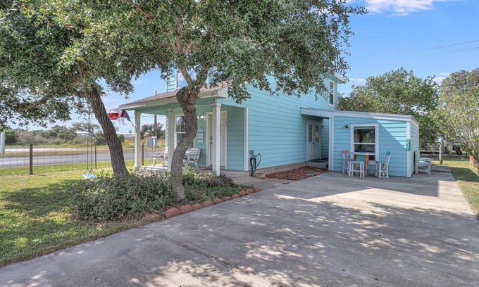 Rockport House | G & J Paradise! Charming home in peaceful Holiday Beach, bring the boat!