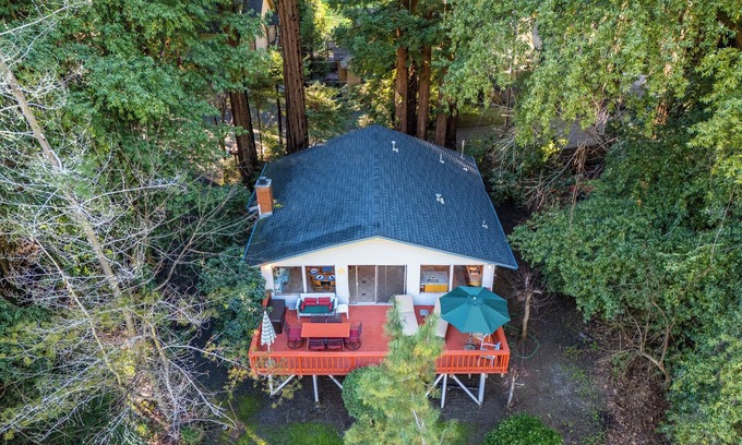 Sebastopol House | G's River View! Lovely & Fun NEW Cabin! On River Near & Golf Course!