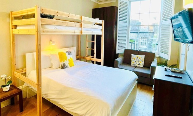 Tachbrook Apartment | G8s - Prime location, steps to Buckingham Palace
