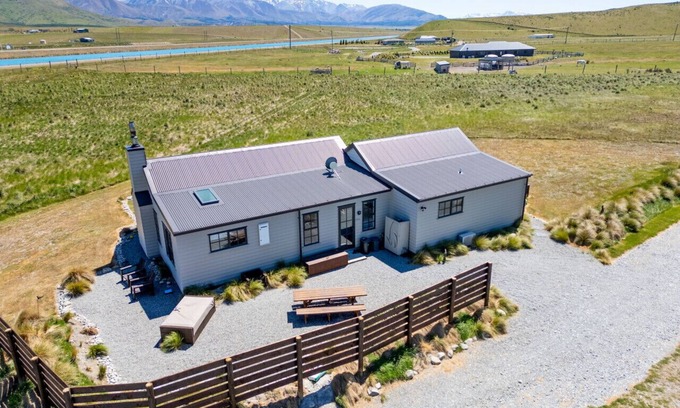 Ben Ohau House | Galaxy Views · Pedalfish Cottages: Galaxy Views FREE WIFI