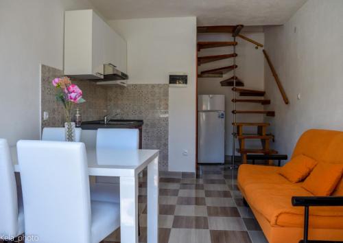 Iz Apartment | Galeb 2