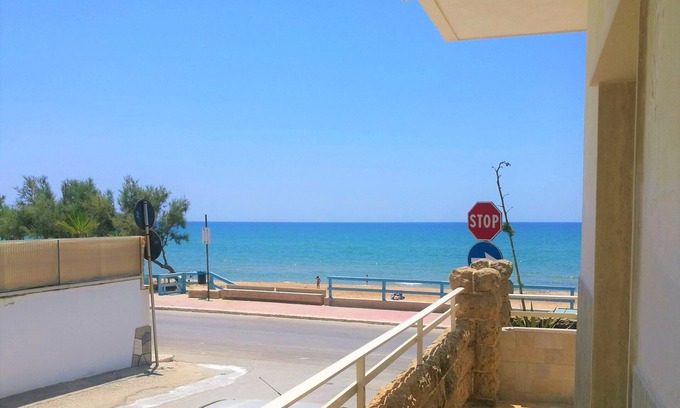 Scoglitti Apartment | Gambusia 2 - apartment 30 meters from the sea with private patio