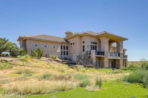 Tucumcari House | Game Room and Deck Group Getaway in New Mexico!